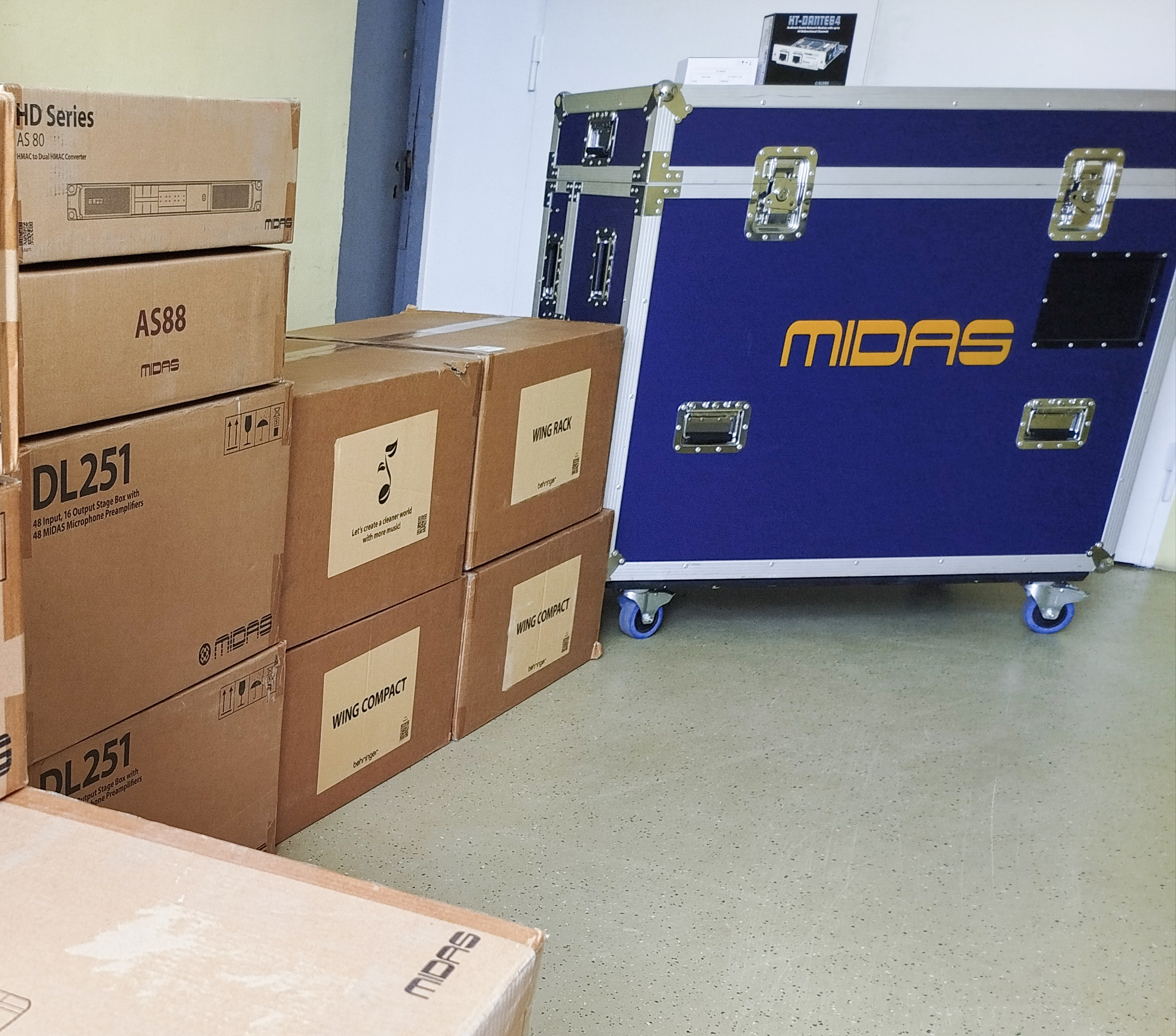 Flight cases and equipment boxes for RGB Baltic’s Midas HD96 system